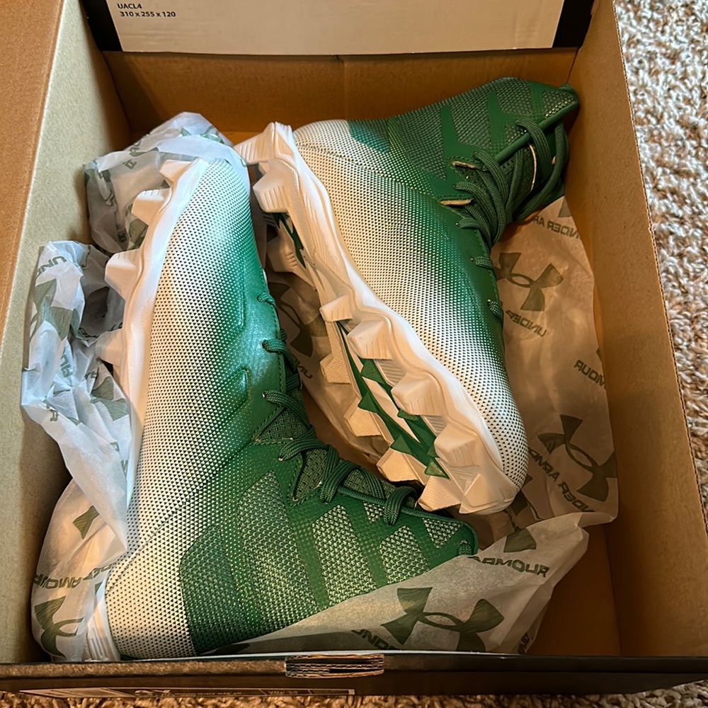 Boys youth football cleats